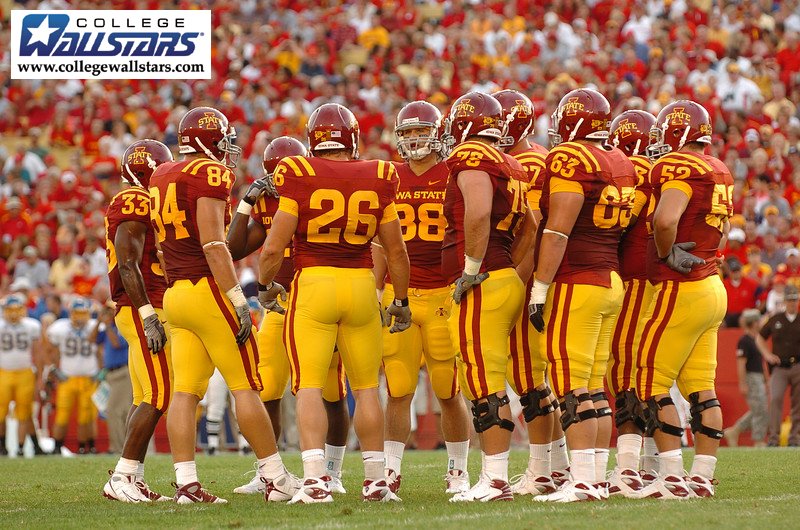 offensivehuddle.jpg